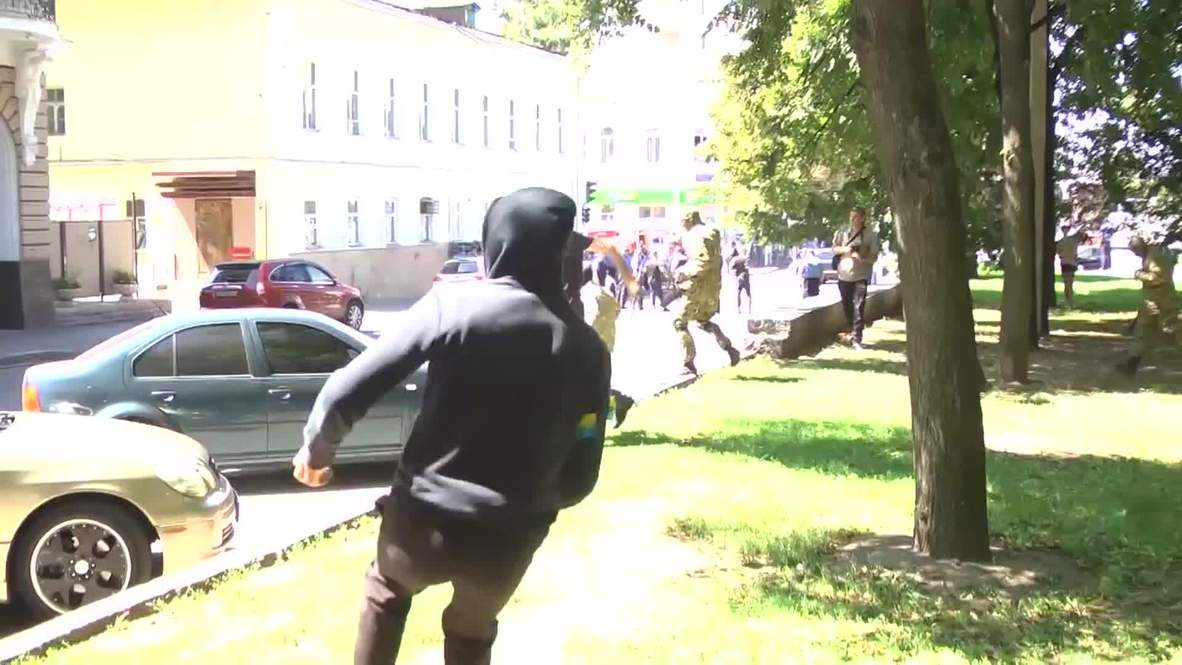 Ukraine: Masked men attack Party of Regions offices in Kharkov