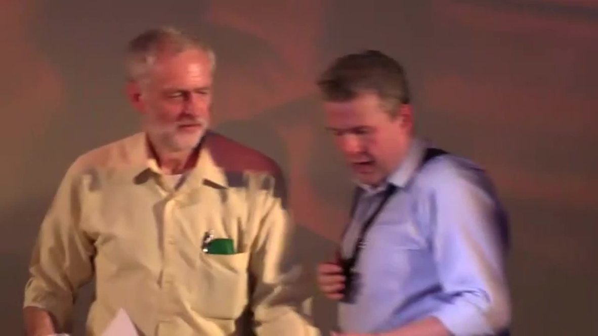 UK: Jeremy Corbyn talks migrant and banking crises at London speech