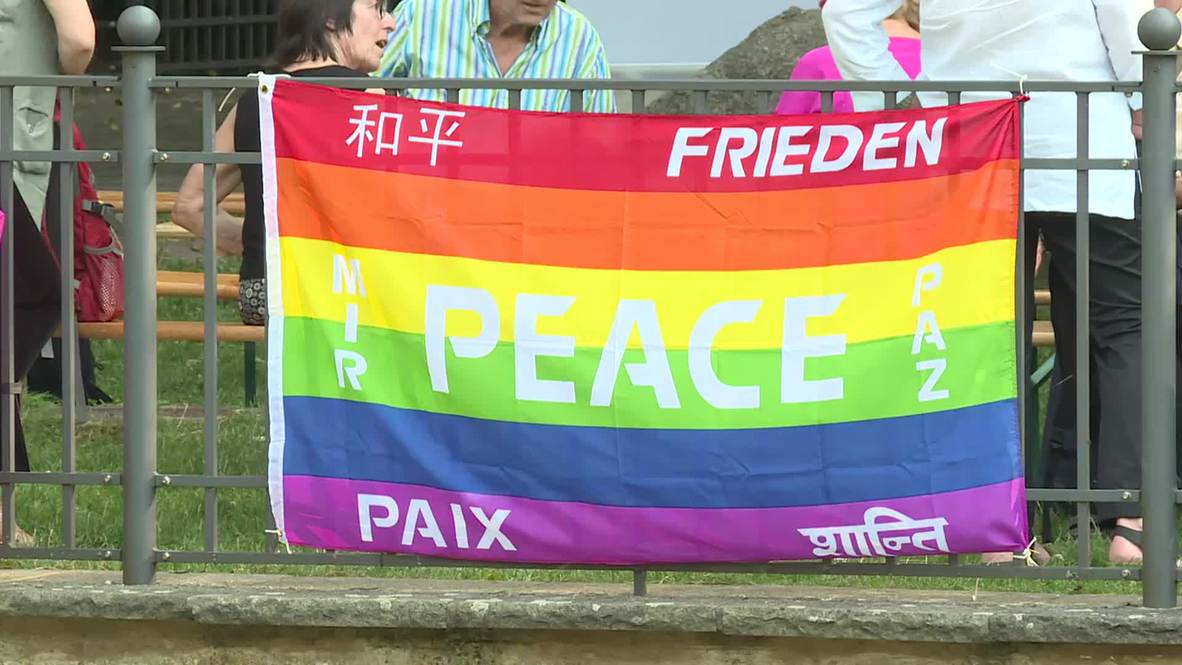 Germany: Berliners ring Japanese Peace Bell to mark Hiroshima anniversary