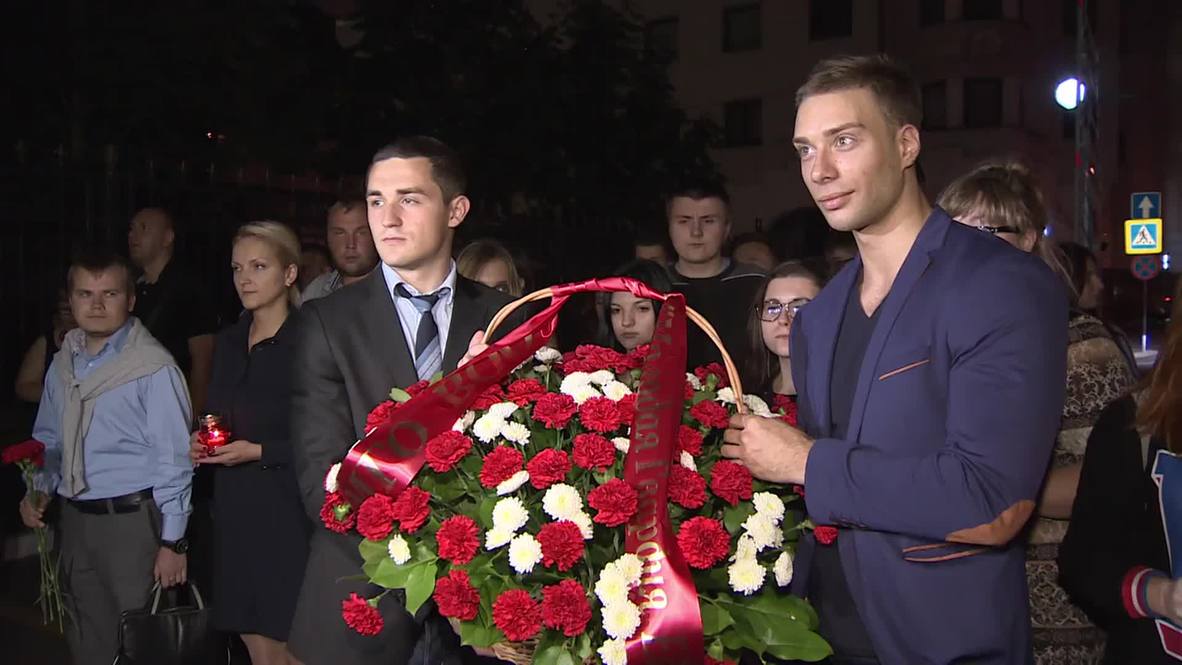 Russia: Muscovites pay tribute to victims of South Ossetia