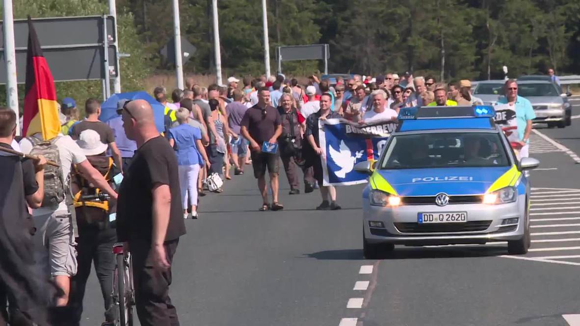 Germany: Human chain made to demand border security against migrants