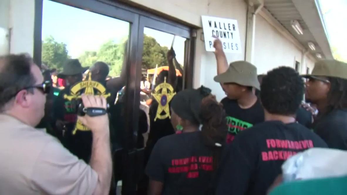 USA: Protesters try to storm Waller County Jail, the place Sandra Bland died