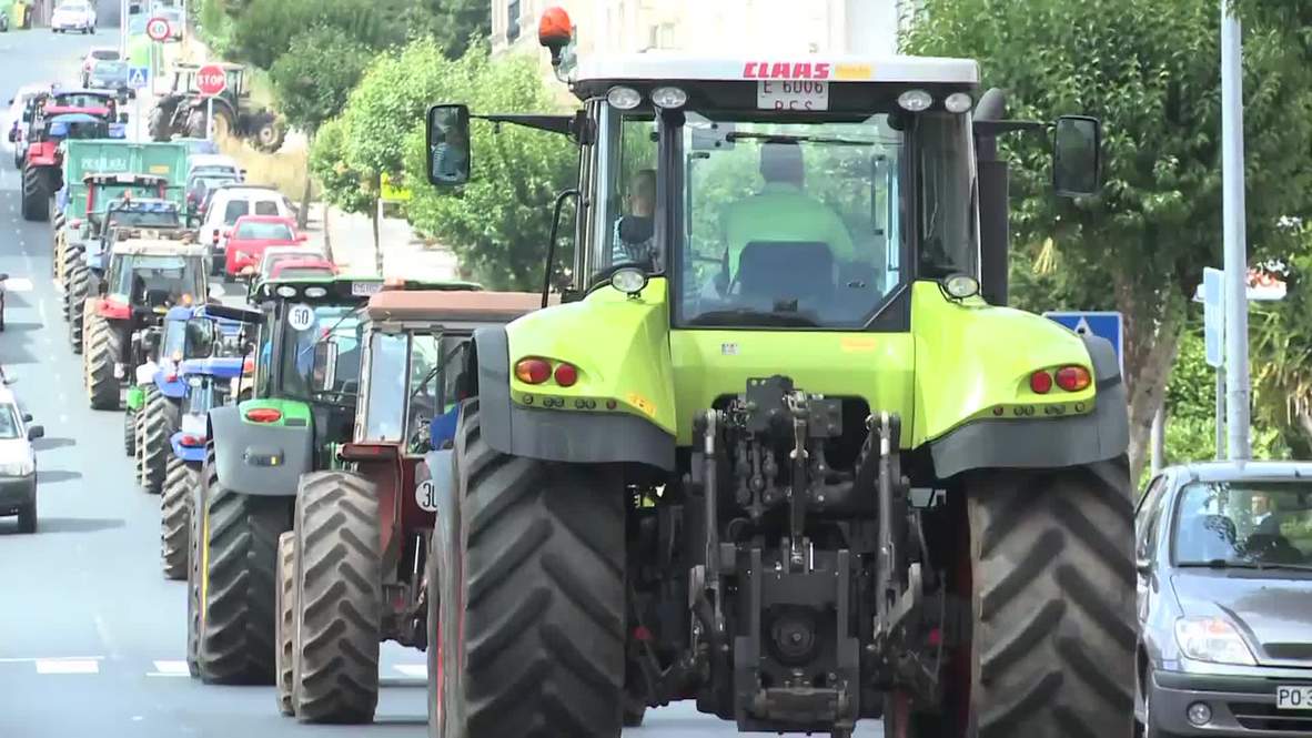 Spain: Tractor driving anti-EU farmers protest sanctions on Russia