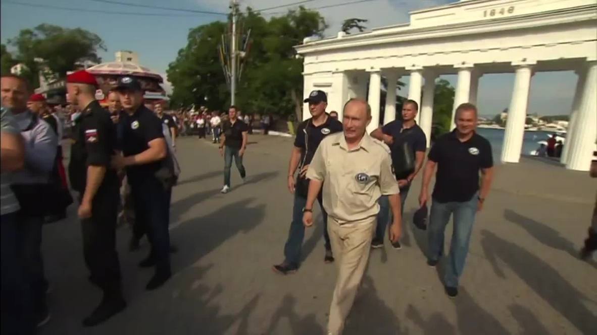 Russia: Putin greets supporters in Sevastopol