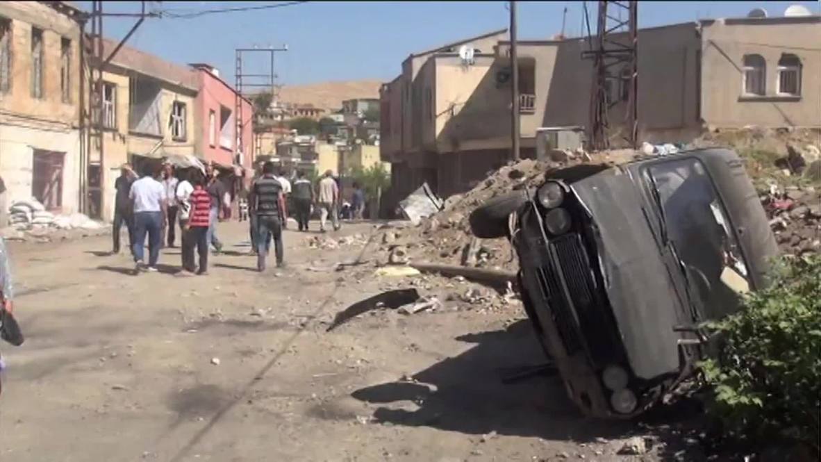Turkey: Burnt-out cars litter Diyabikir after PKK clash with security forces
