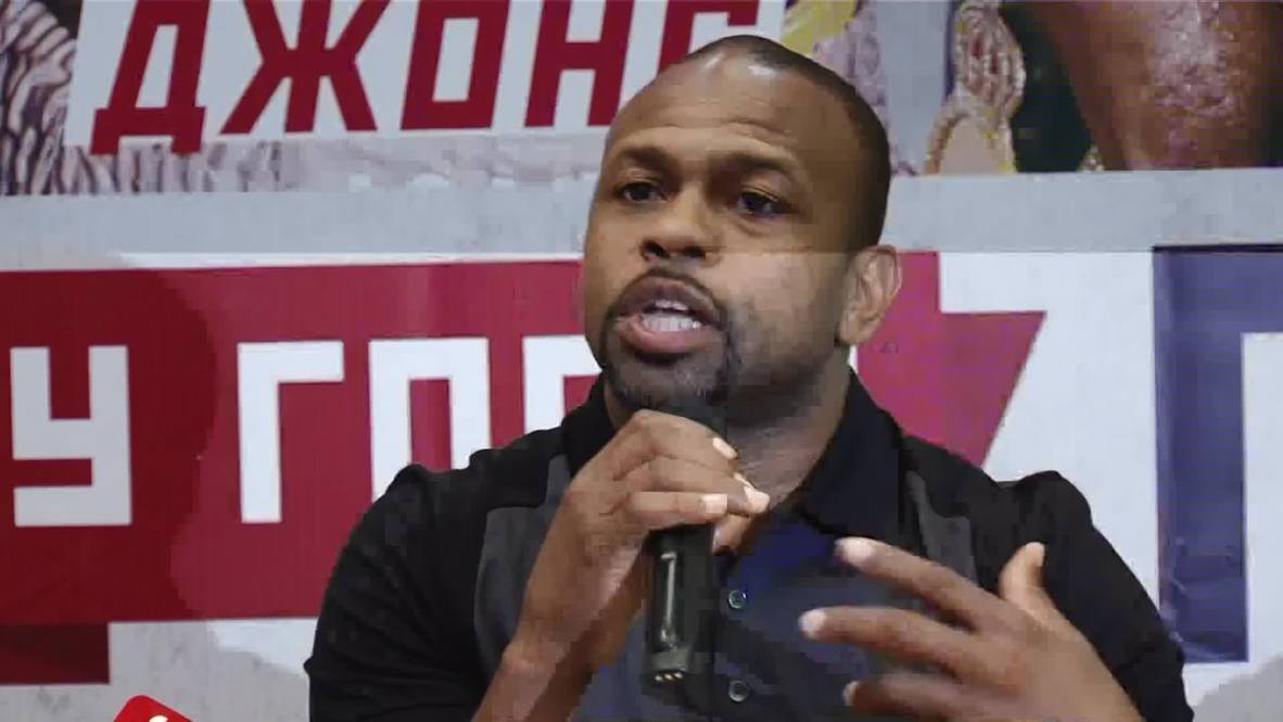 Russia: Boxer Roy Jones Junior signs citizenship request