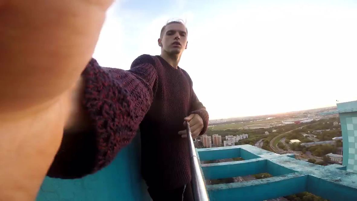 Russia: Vertigo anyone? Dare-devil teeters on top of the Nevsky building