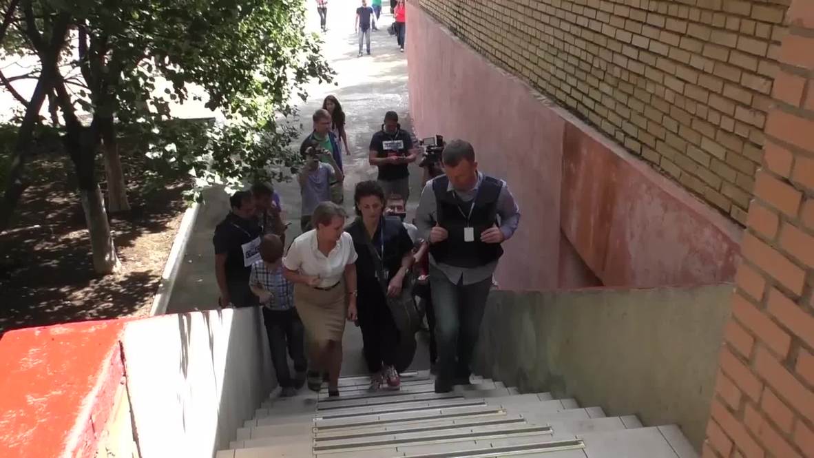 Ukraine: OSCE's Hug inspects Gorlovka school ahead of new term