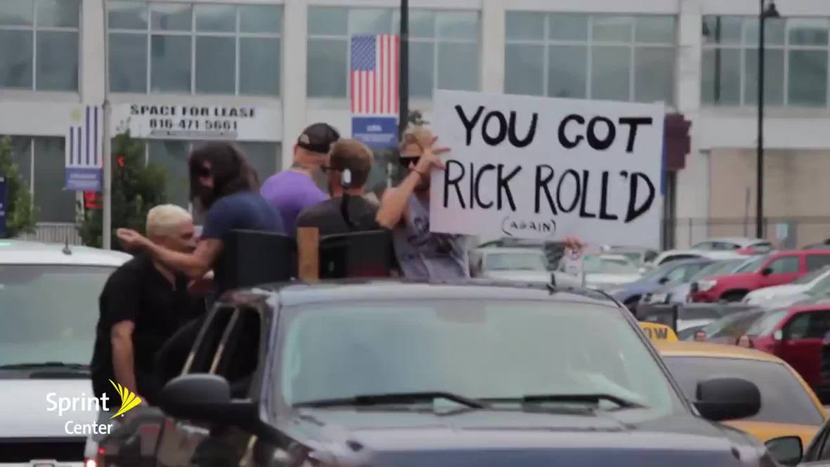USA: Foo Fighters 'Rick Roll' Westboro Baptist Church