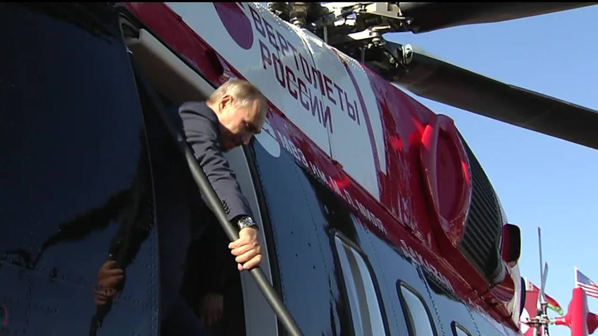 Russia: Putin inspects brand-new Mil Mi-38-2 transport chopper at MAKS-2015