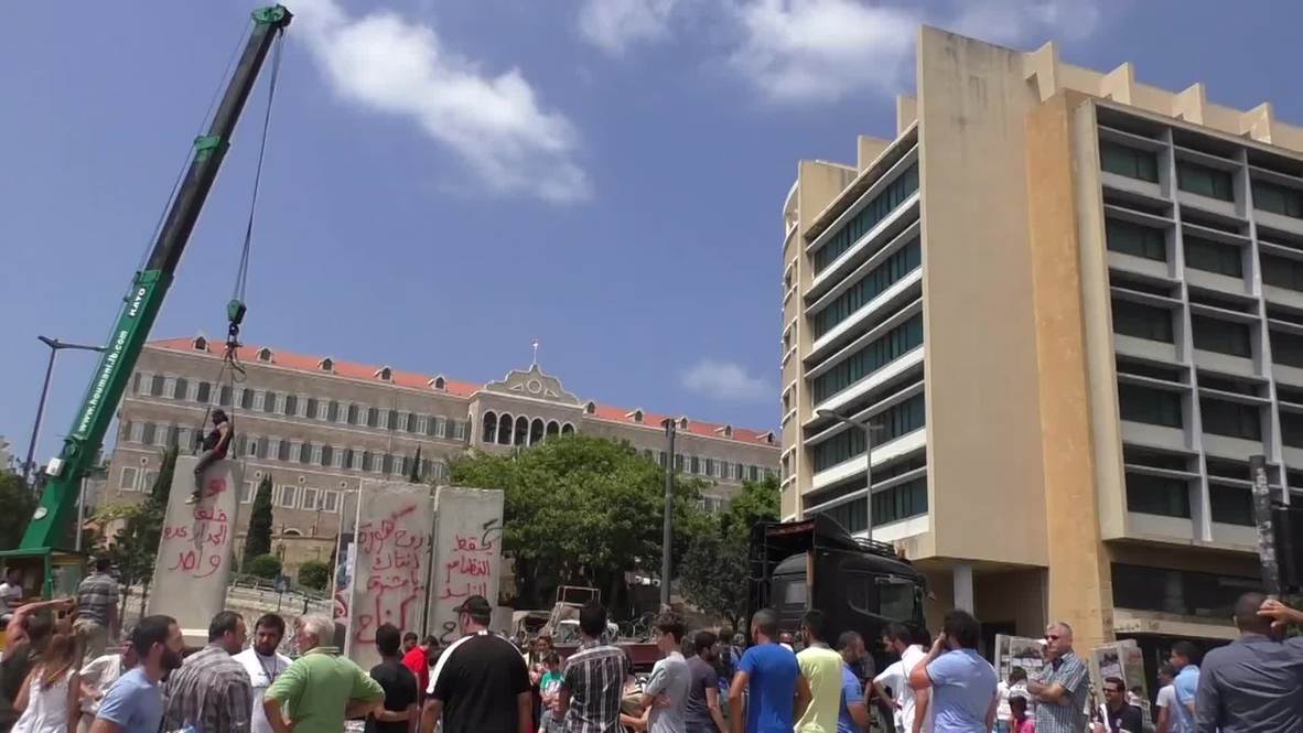 Lebanon: Authorities remove 'Beirut Wall' erected around government palace