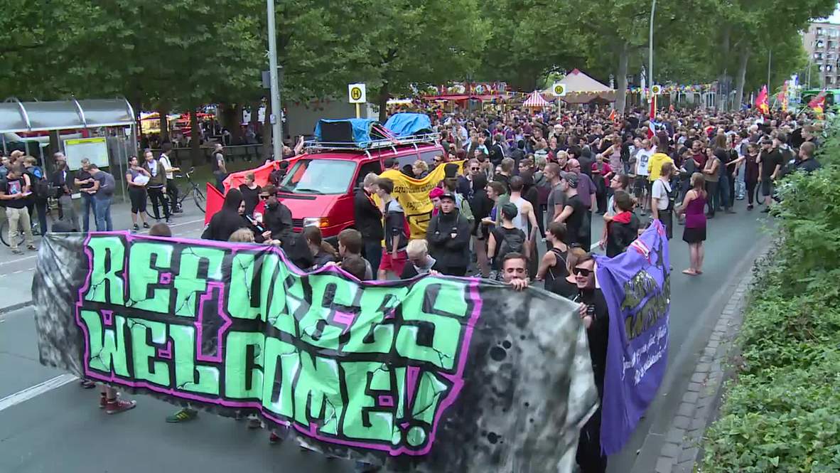 Germany: Scuffle breaks out at pro-refugee demo in Berlin