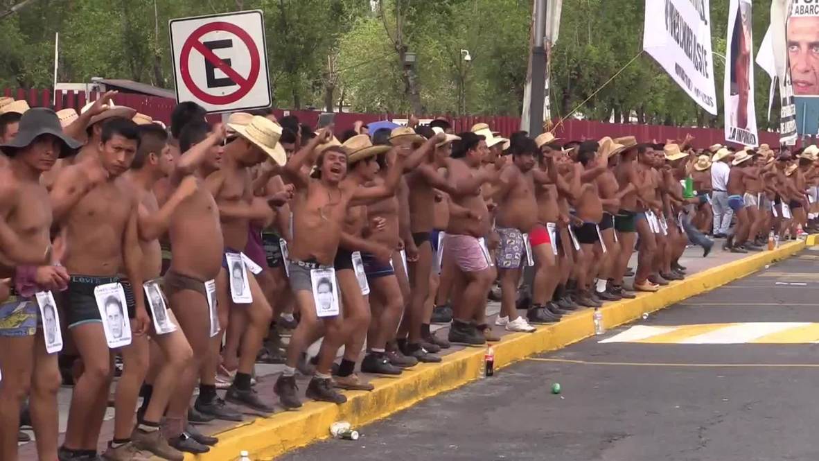 Mexico: Protesters strip against government corruption