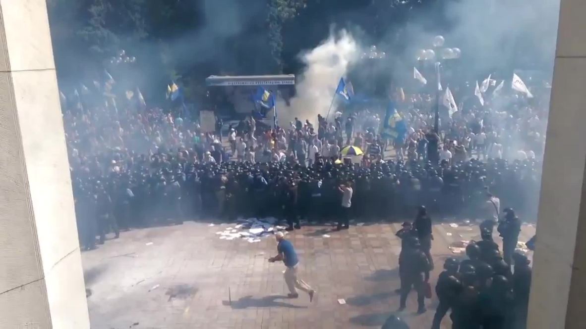 Ukraine: Footage shows moment grenade injures dozens of police outside Rada