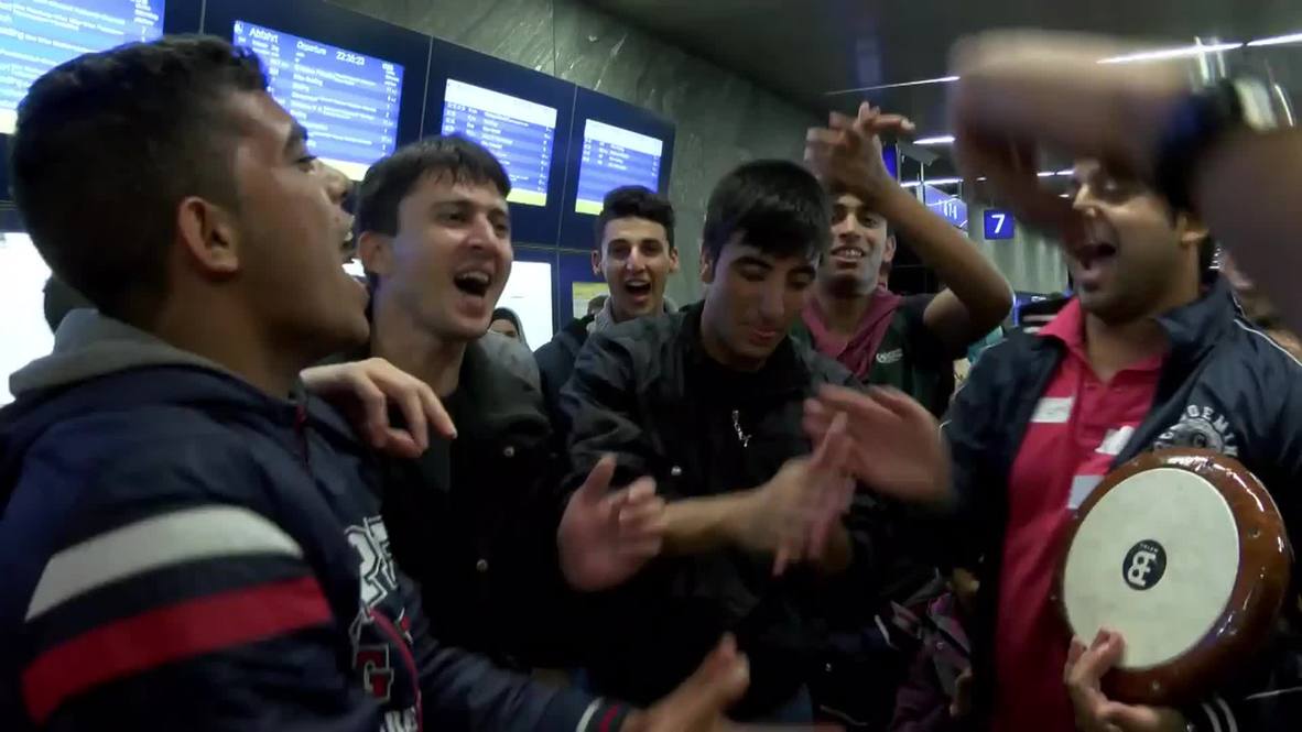 Austria: Jubilant refugees celebrate arrival in Vienna