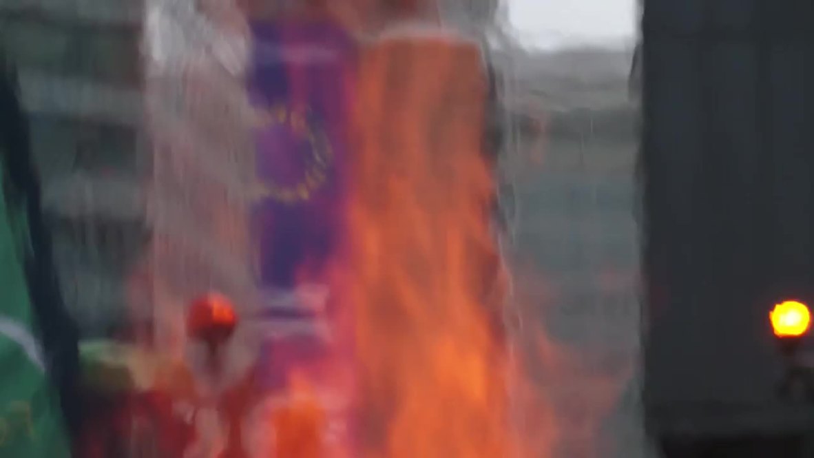 Belgium: Farmers protest outside EC headquarters with fire and eggs