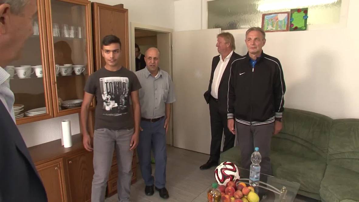 Germany: Football Association president visits refugee shelter