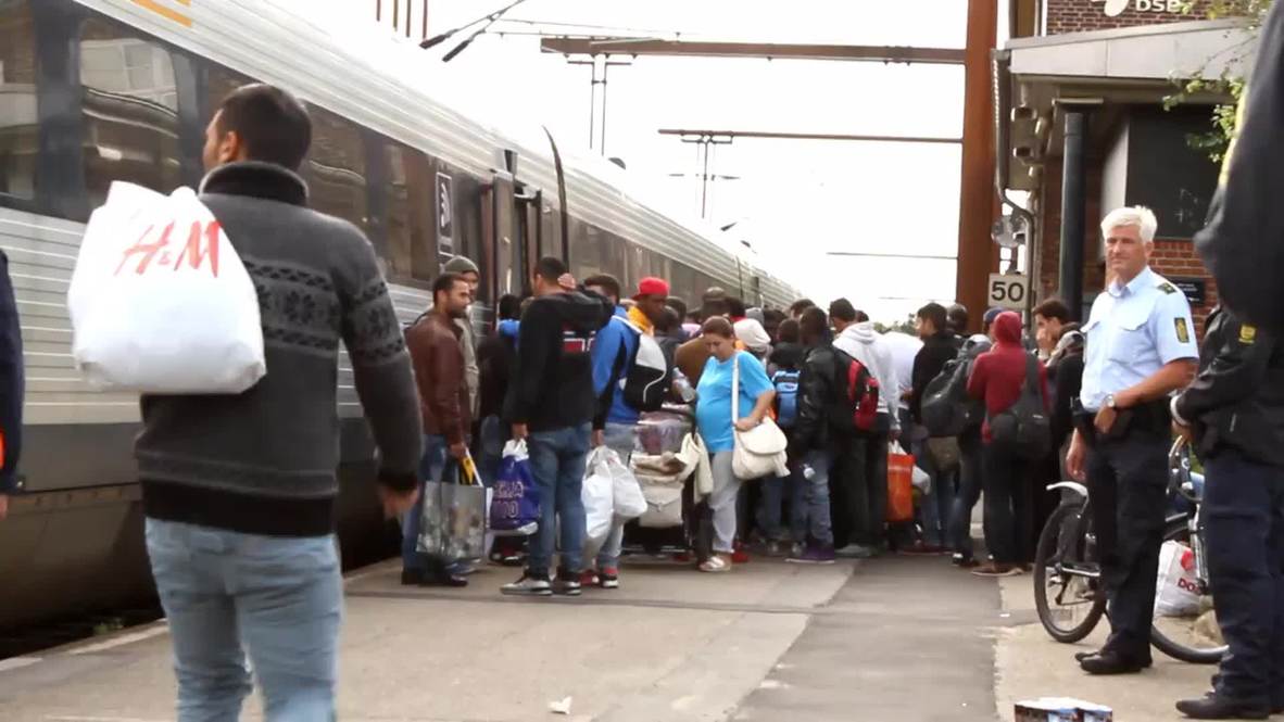Denmark: Stranded refugees board trains to Copenhagen