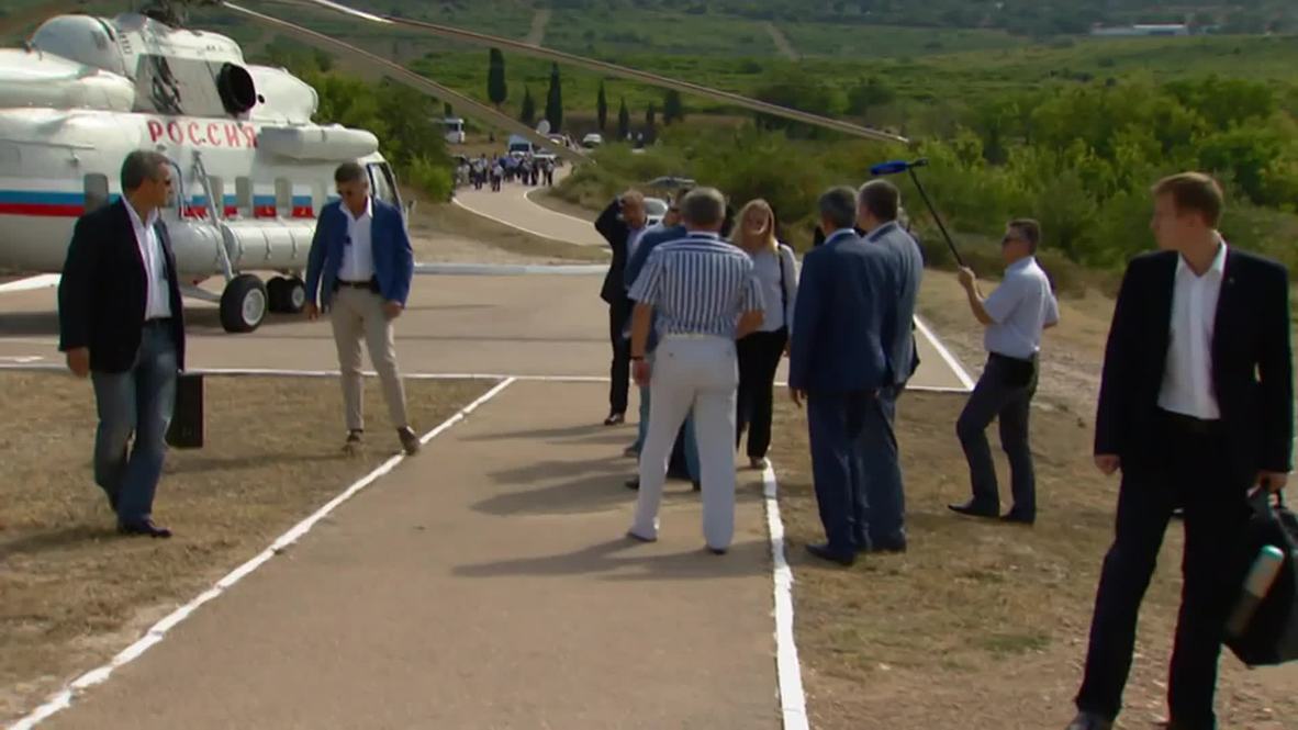 Russia: Putin meets Berlusconi at Crimean War memorial