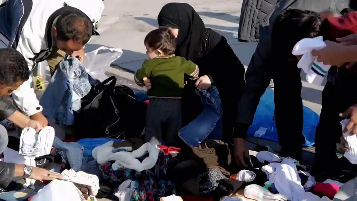 Austria: Refugees continue to arrive at makeshift camp in Nickelsdorf