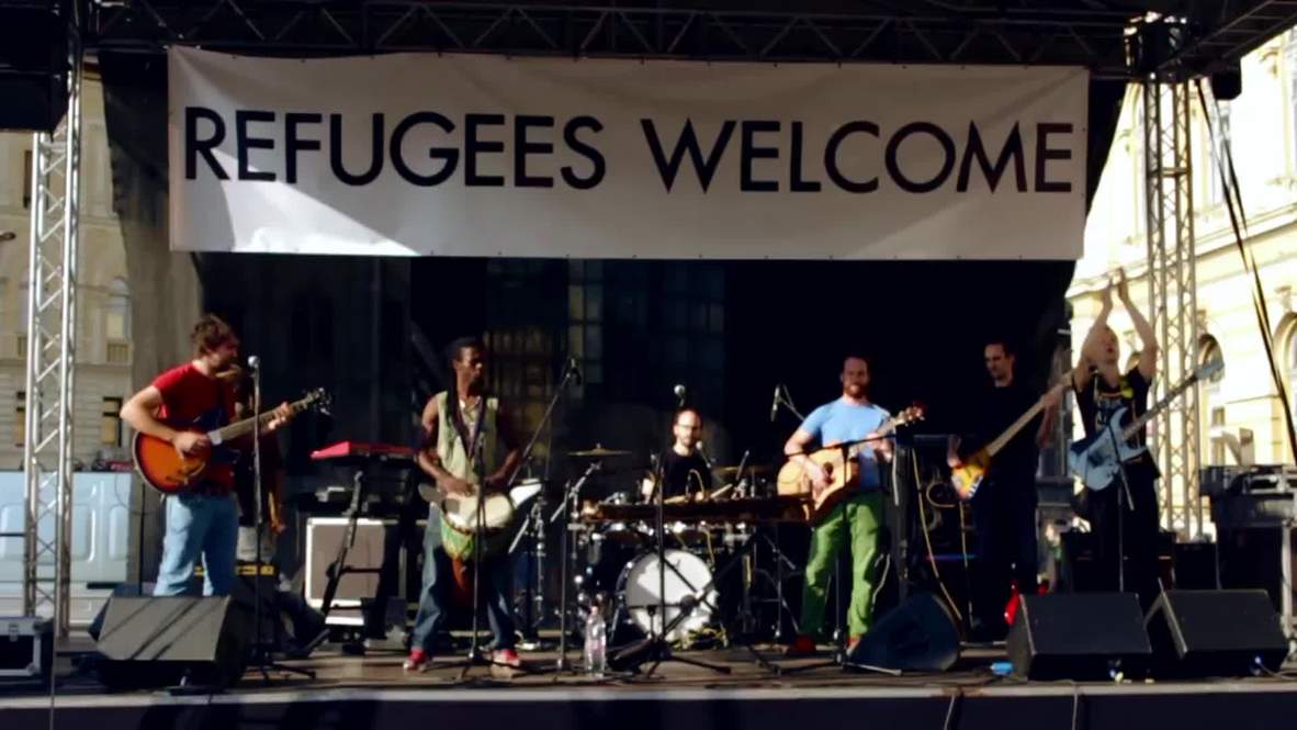 Hungary: Budapest holds 'Solidarity Day' in support of refugees at Keleti station