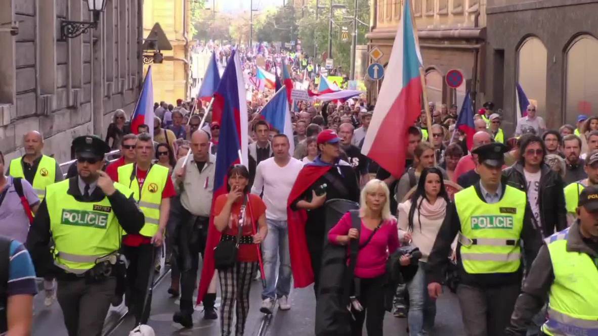 Czech Republic: Thousands rally against EU refugee policy