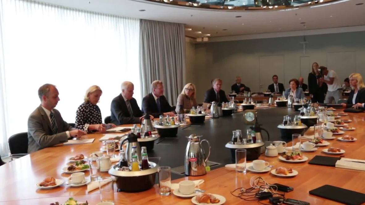Germany: Bavarian PM talks refugee crisis, demands "solutions"