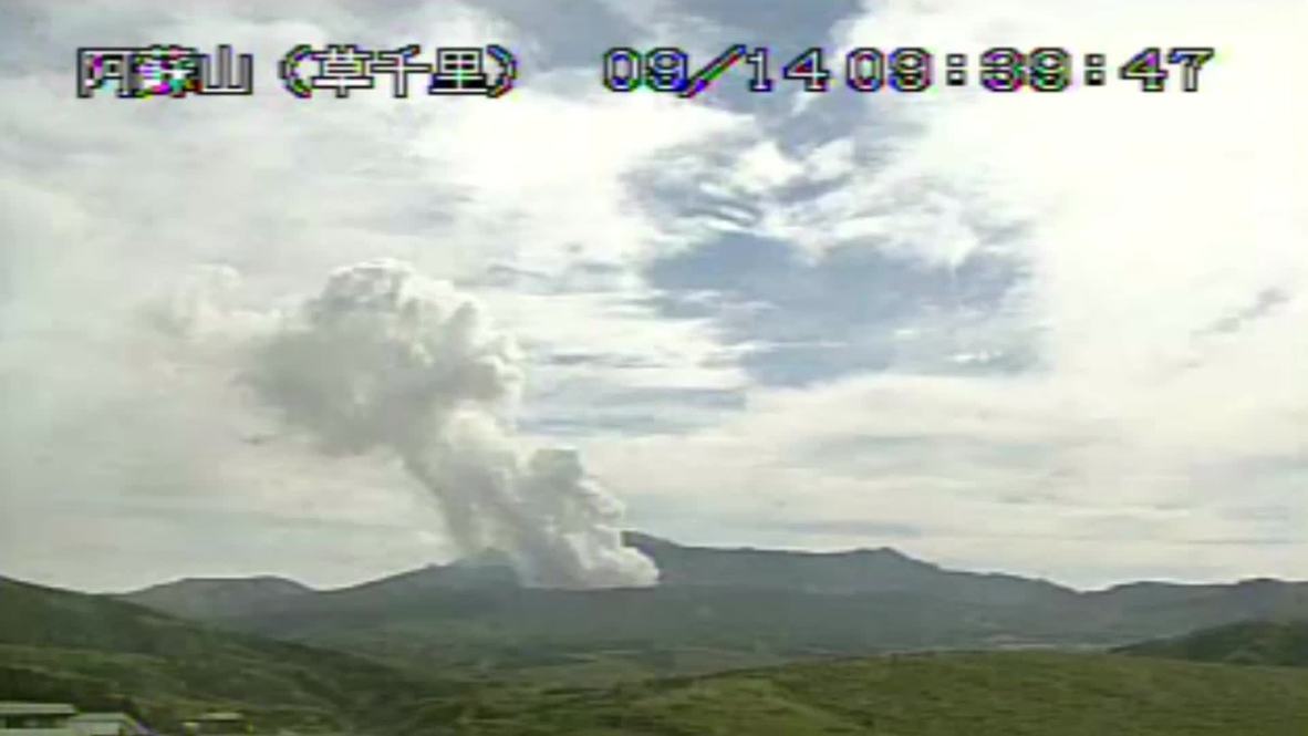 Japan: Country's largest active volcano erupts