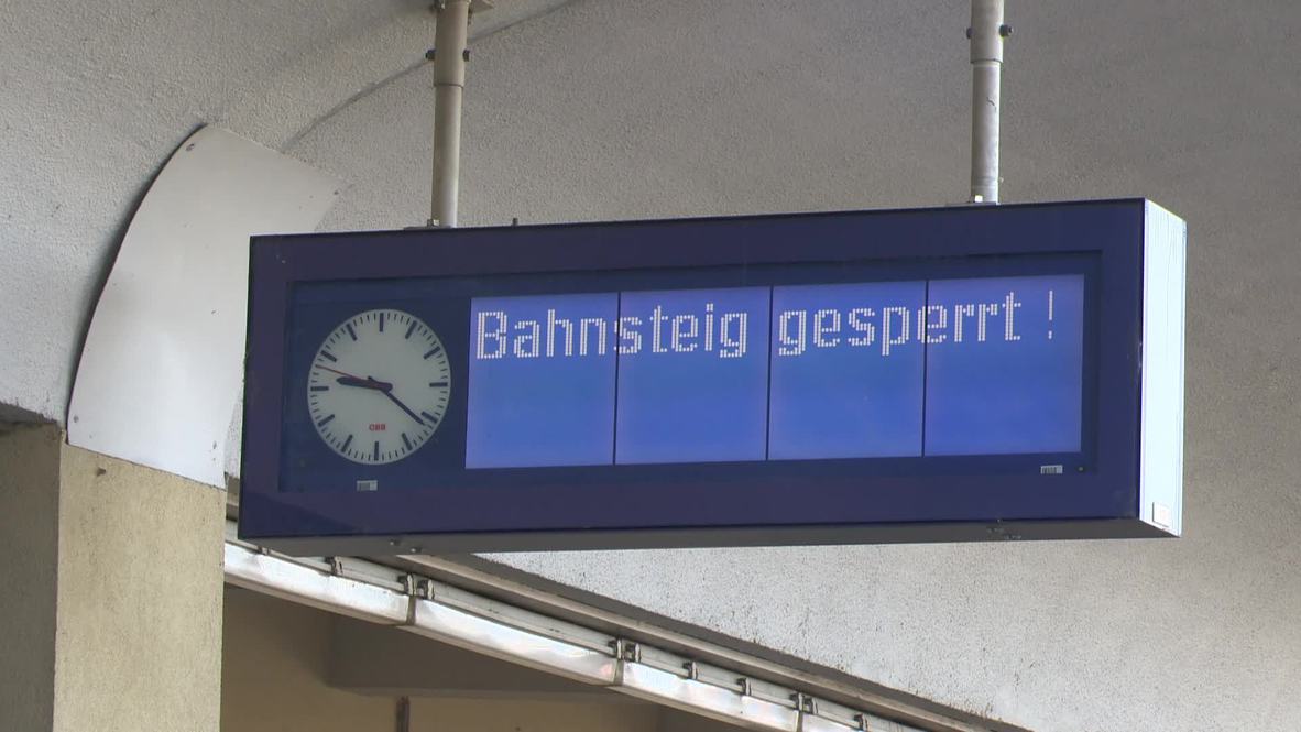 Austria: Refugees stranded in Vienna after Germany-bound trains halted