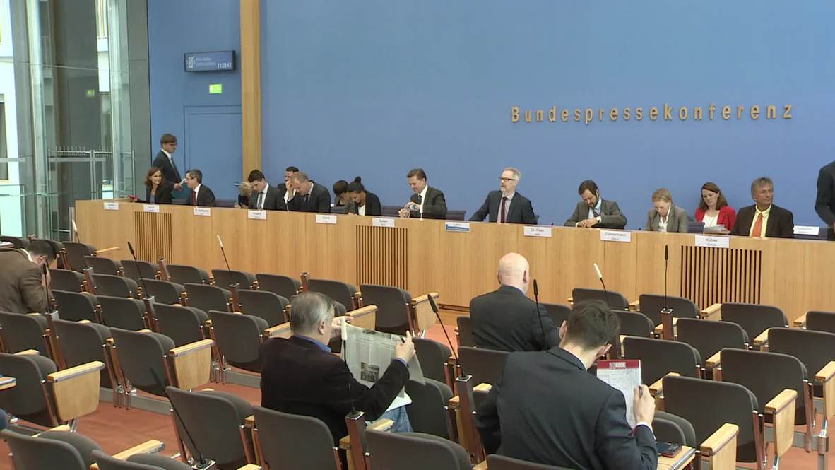 Germany: Government spokespeople talk Schengen arrangements, Dublin Regulation