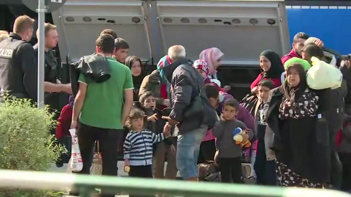 Germany: Refugees leave Bavarian border town on Celle-bound train