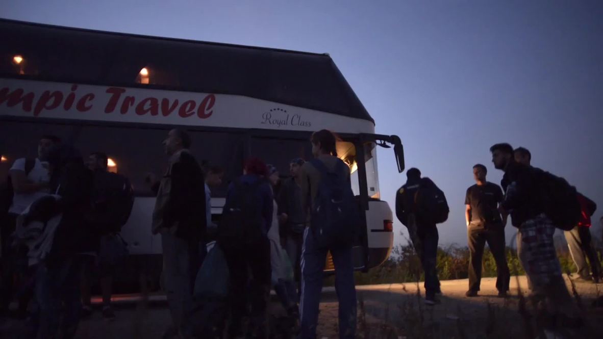 Croatia: Police give lift and directions to refugees trying to reach W. Europe