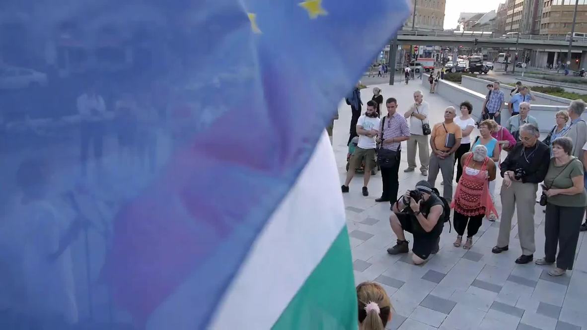Hungary: Antifa protest Orban's refugee policies in front of Keleti station