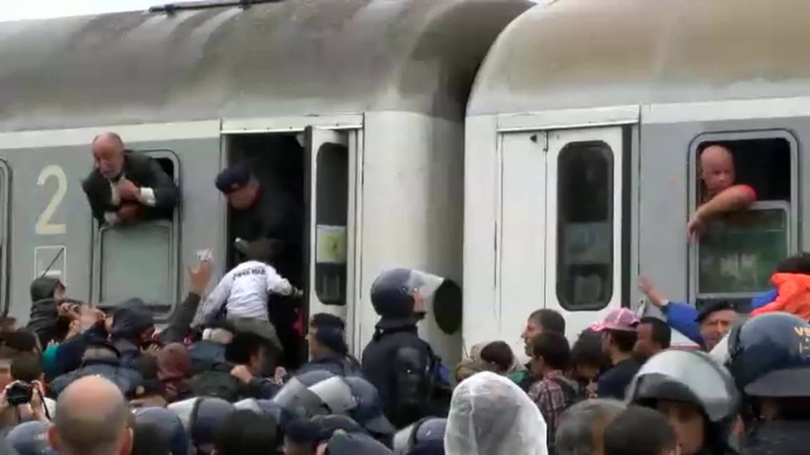 Croatia: Jam packed refugee train departs to undisclosed location from Tovarnik
