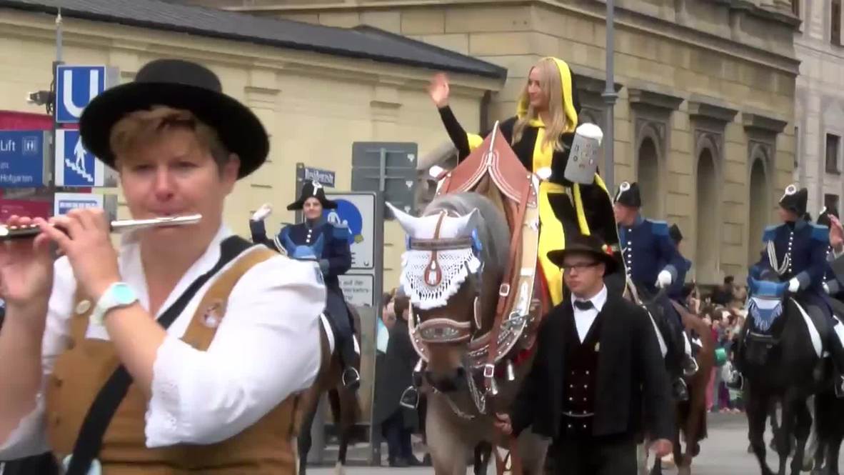 Germany: Knights, jesters & more march through Munich for Oktoberfest