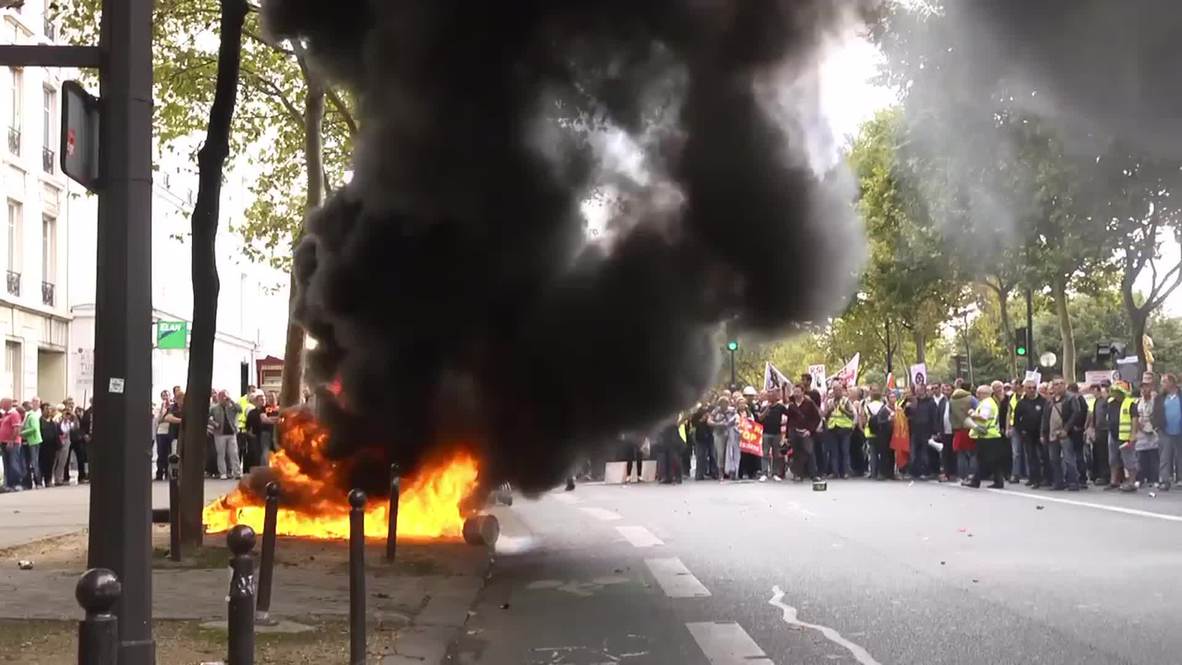 France: Paris burns as 4,000 independent workers call for RSI reform
