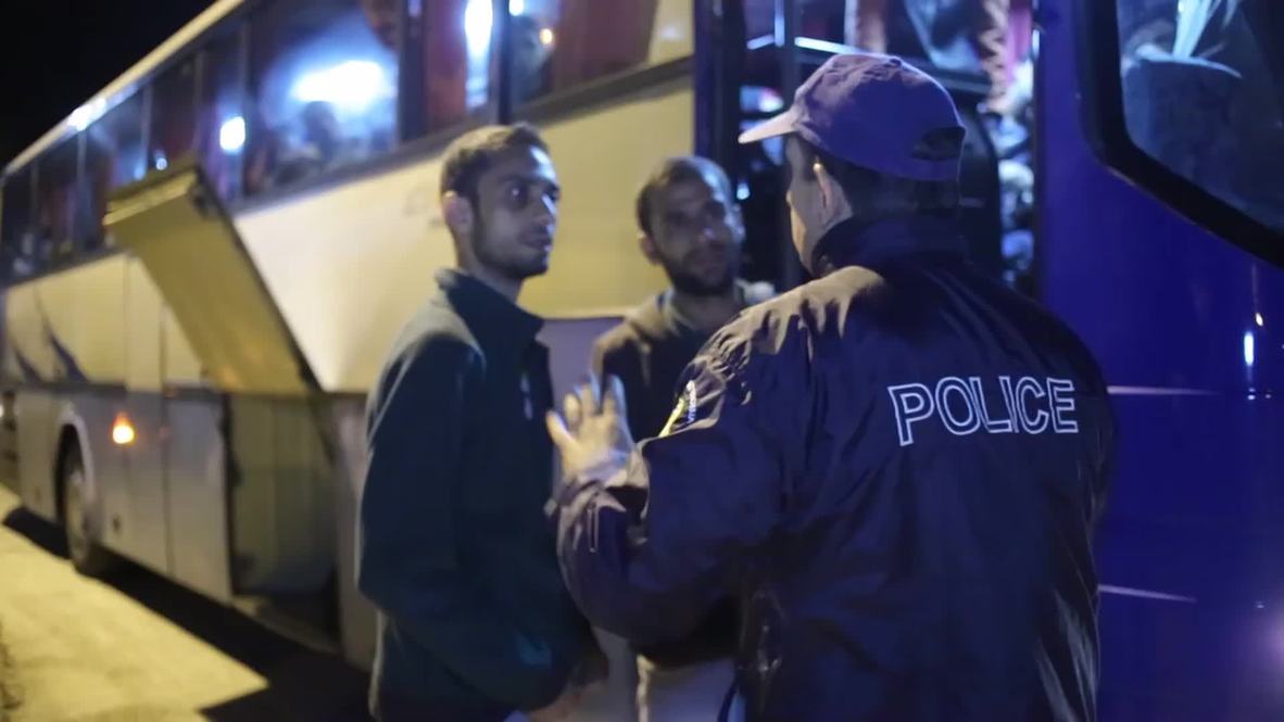 Greece: Hundreds of refugees arrive at Macedonian border from Athens