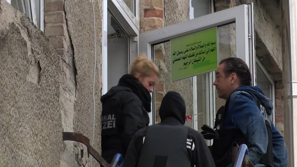 Germany: Police raid Berlin mosque in hunt for Islamic State recruiters