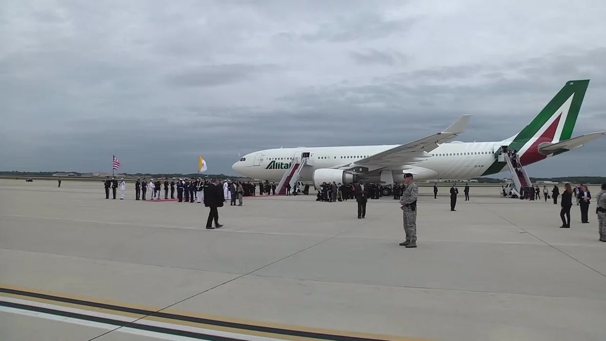 USA: Pope greeted by Obama on historic first visit to USA