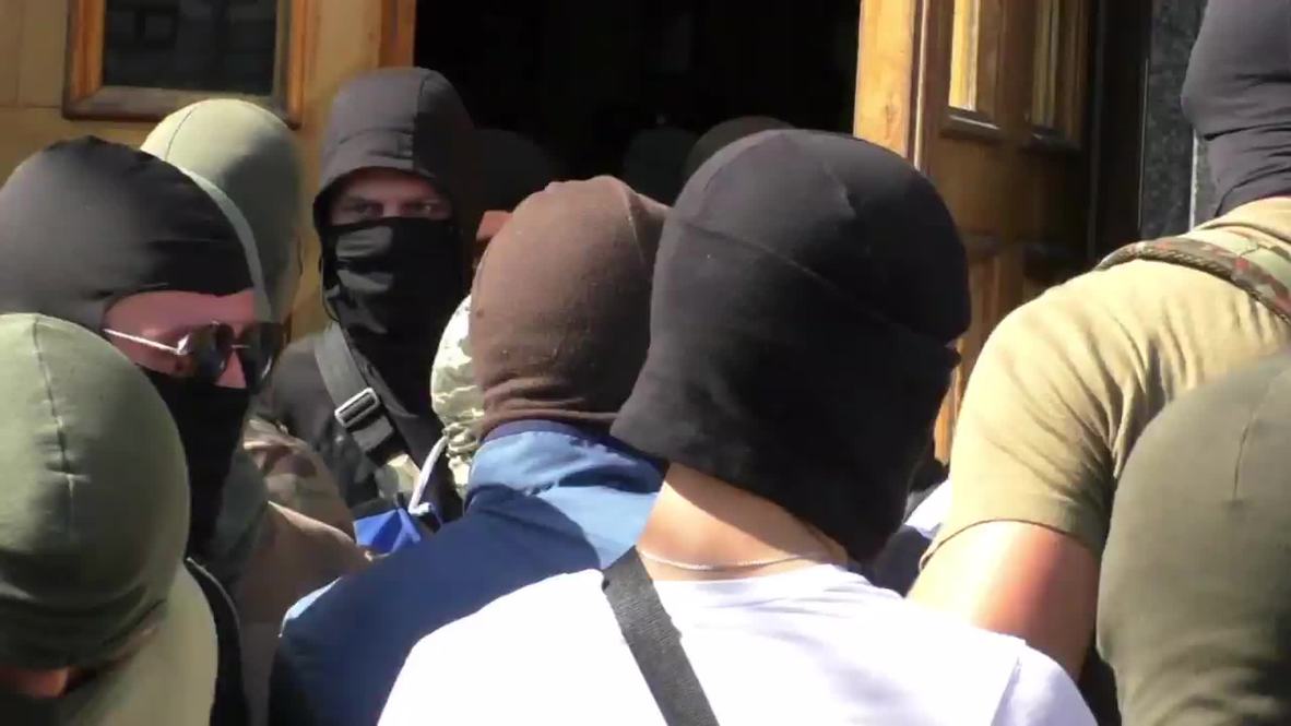 Ukraine: Fists fly as masked men storm Kharkov city hall