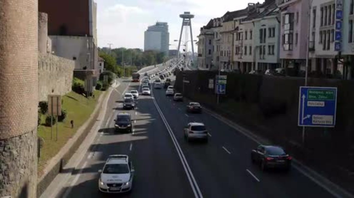 Slovakia: Anti-Uber taxi drivers bring Bratislava to a standstill