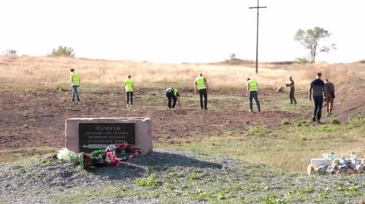 Ukraine: MH17 recovery team unearth Dutch documents in Grabovo