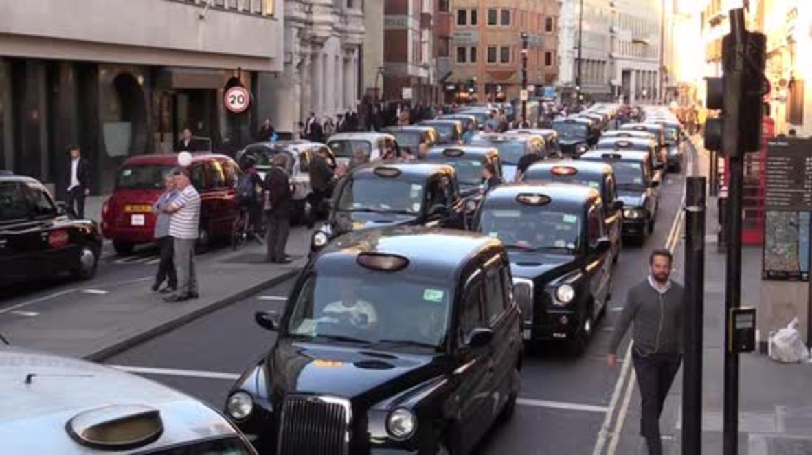 UK: Black cab taxi protest brings London to a standstill