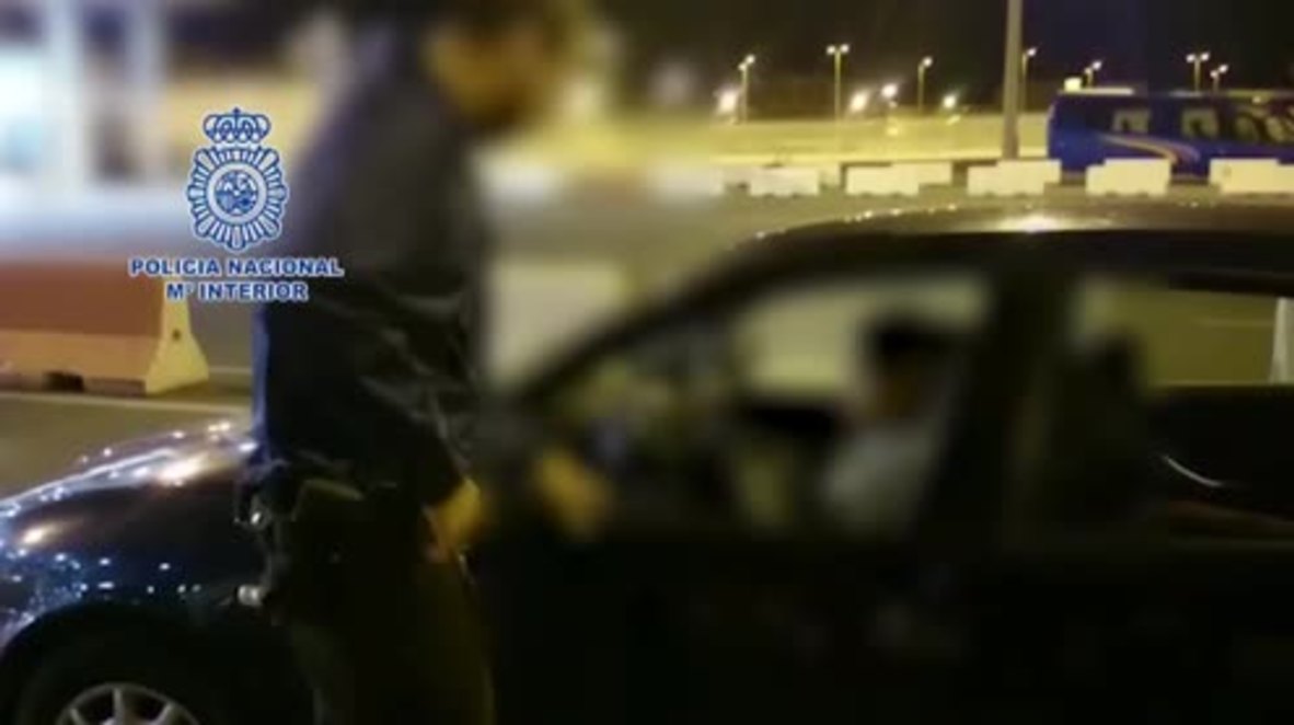 Spain: Police find refugee hidden in car boot