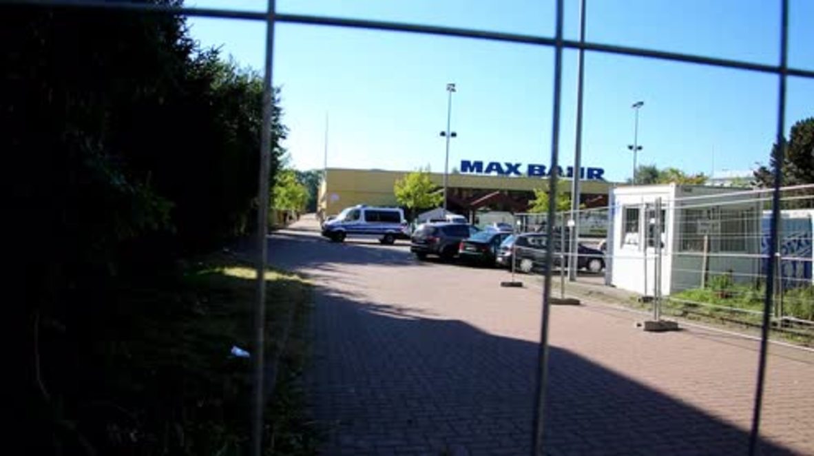 Germany: Rival groups of refugees clash at Hamburg camp