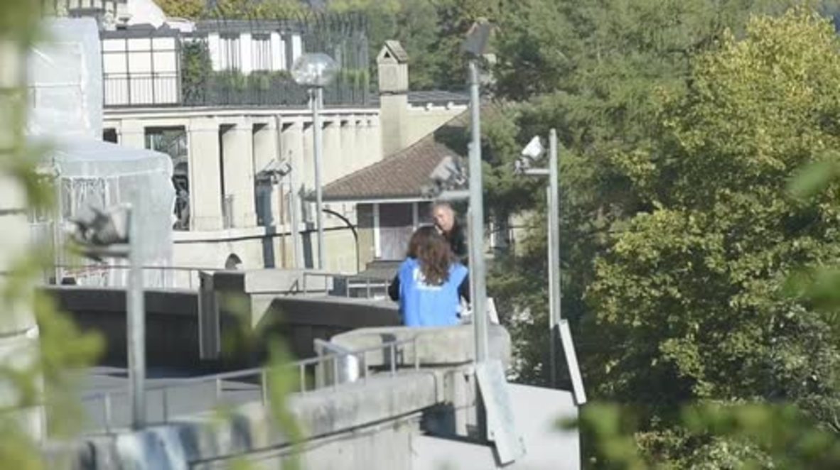 Switzerland: Man threatens self-immolation outside parliament