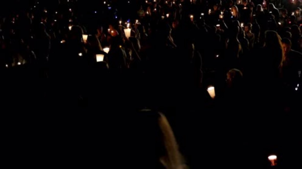 USA: Mass vigil held in Oregon for those killed in college shooting