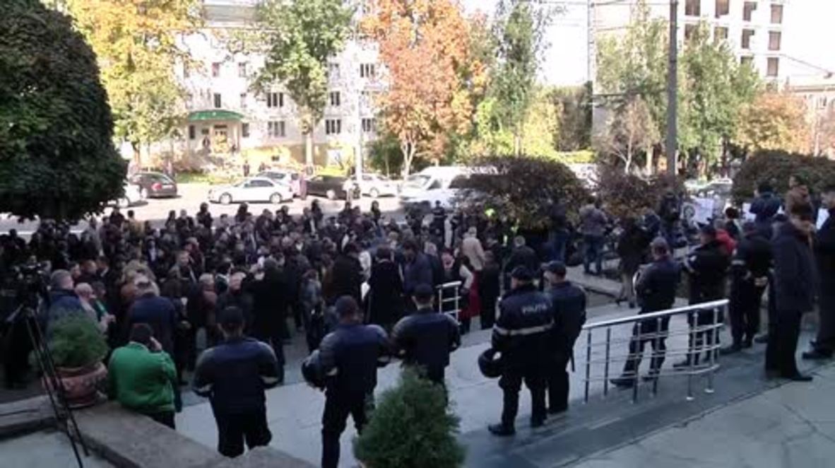 Moldova: Protesters gather in Chisinau as Ex-PM Vlad Filat faces corruption charges