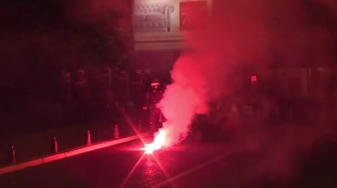 Montenegro: Anti-government protesters clash with police in Podgorica