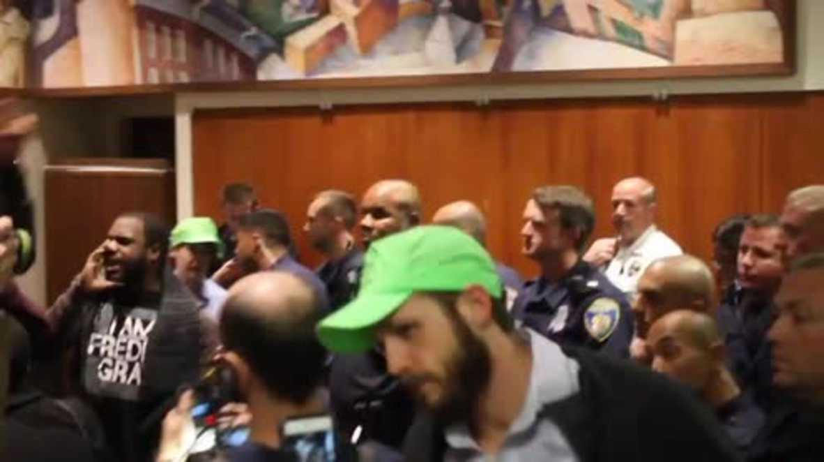 USA: Protesters storm Baltimore City Hall during police chief vote